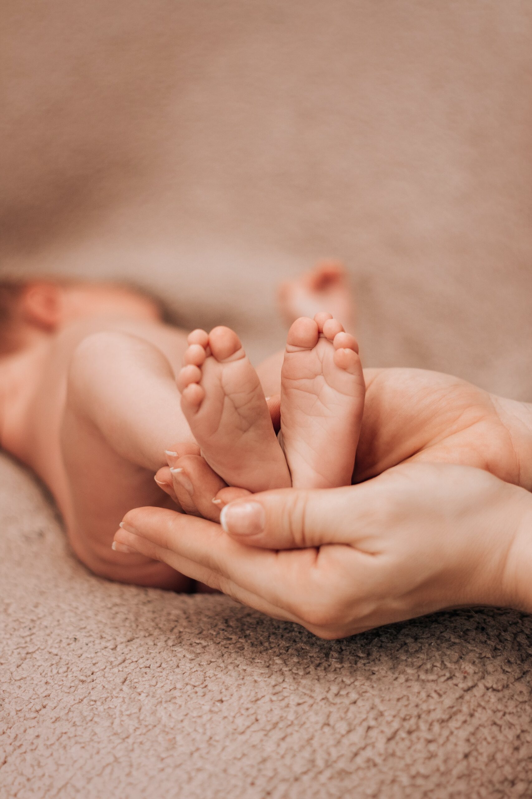 Surrogacy in Ukraine: Birth certificate transcriptions temporarily suspended